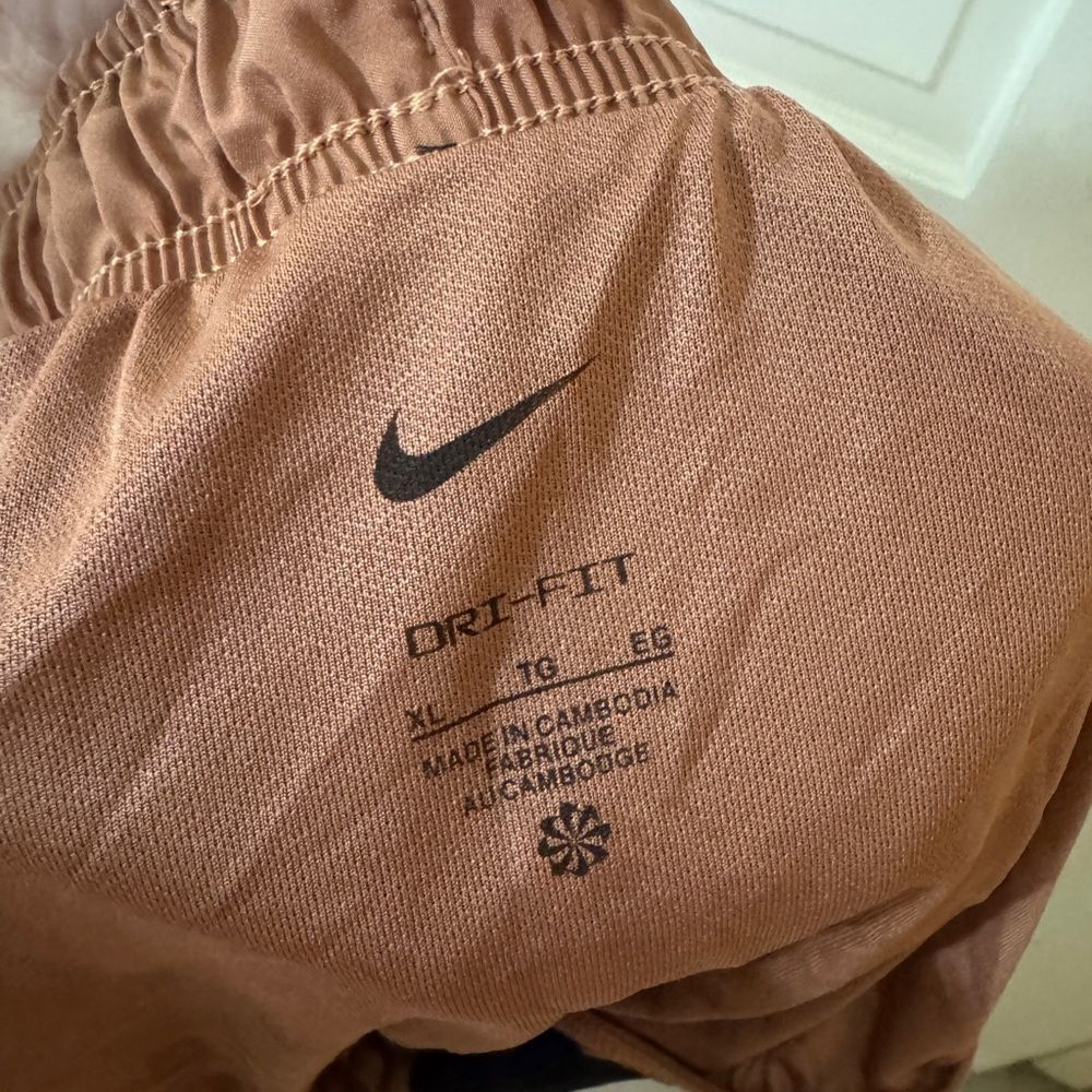 Women’s Nike Dri-Fit Shorts XL - Picture 3 of 4